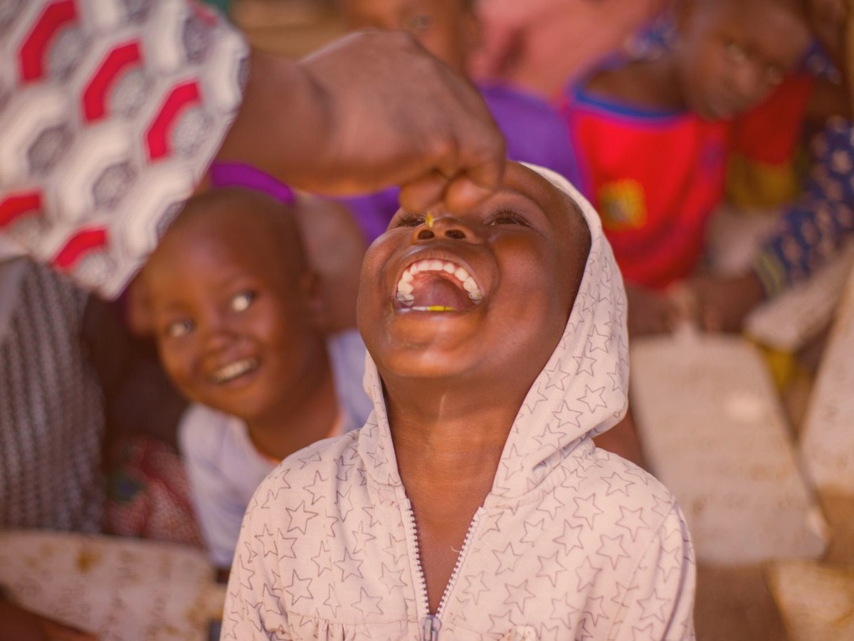 <a href='/deficiencia-vitamina-a'>Suplementar con vitamina A</a> a los niños (menos de 2 € al año por niño) reduce la mortalidad infantil por todas las causas entre un 4 y un 12%.