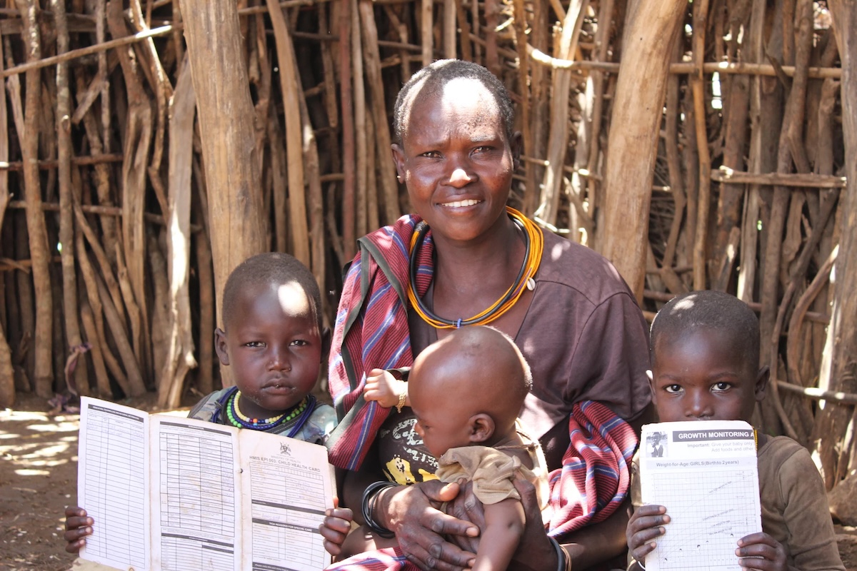 Akide y tres de sus hijos.