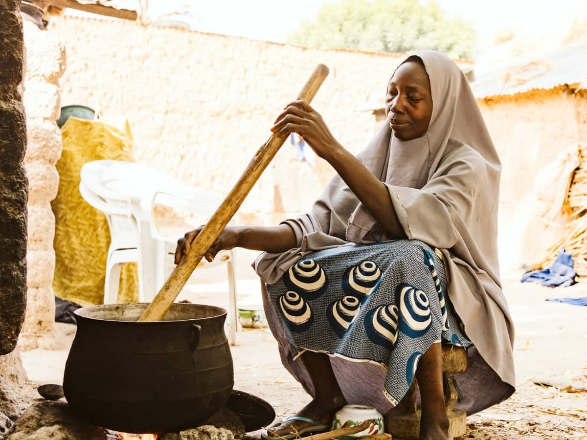 Tsaibatu Buhari, madre de cinco hijos, dirige un pequeño negocio de venta de comida